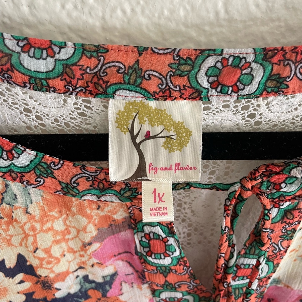 Fig and Flower Vibrant Floral Blouse - Picture 6 of 7